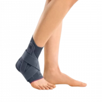 Бандаж для голеностопного сустава с силиконовыми вставками и фиксирующим ремнем Medi Levamed active, Германия